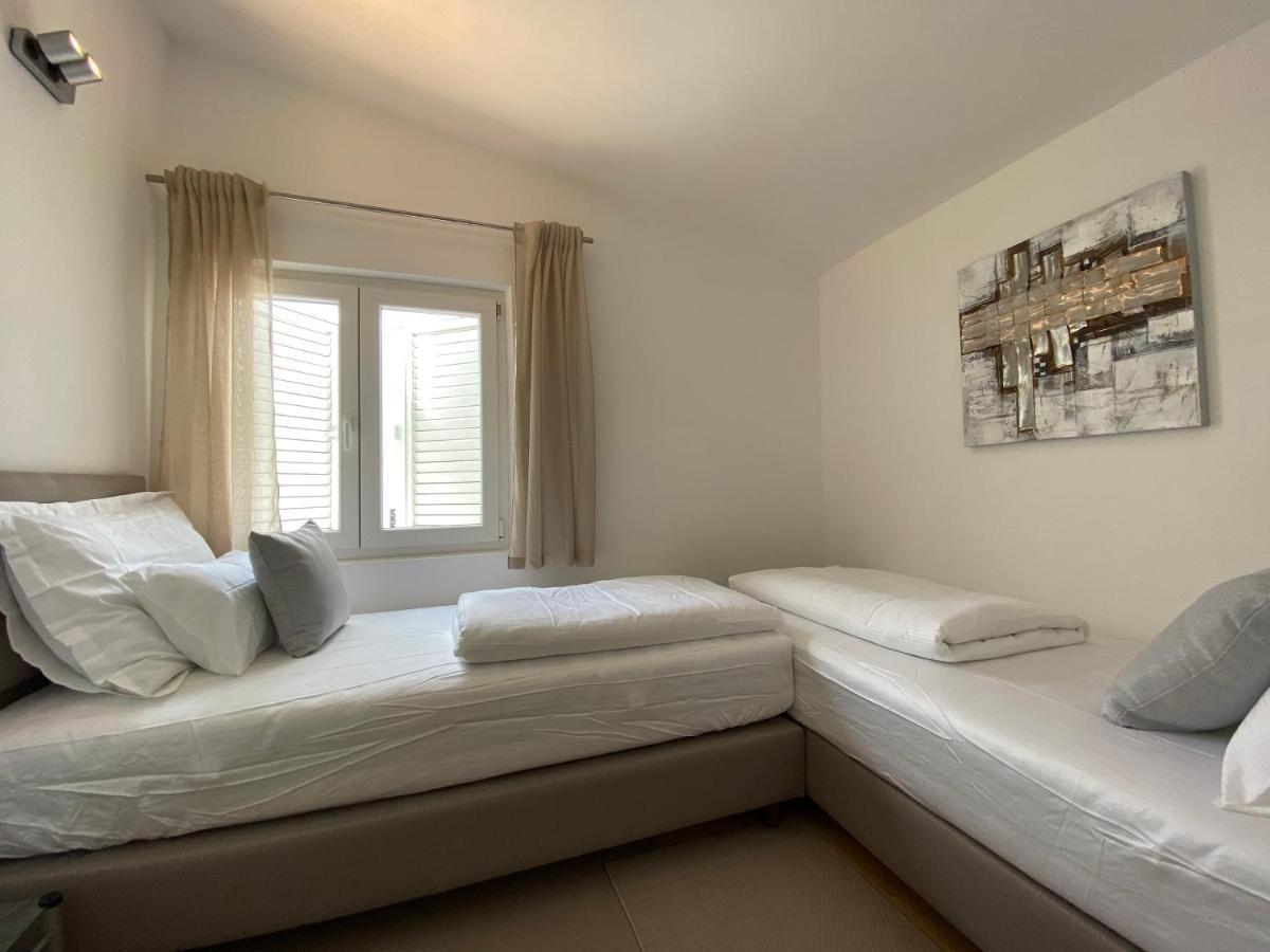 Holiday House Laura Vir Exterior foto