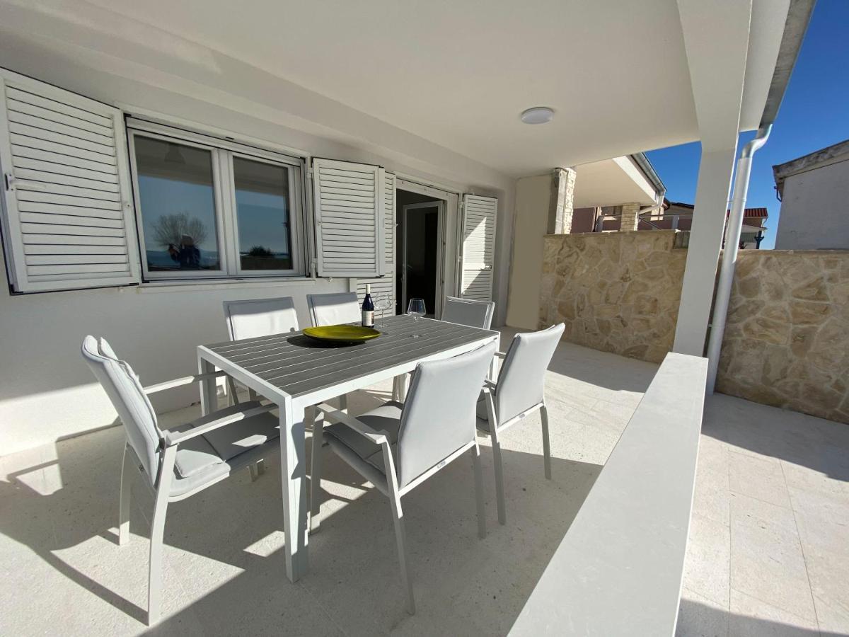 Holiday House Laura Vir Exterior foto
