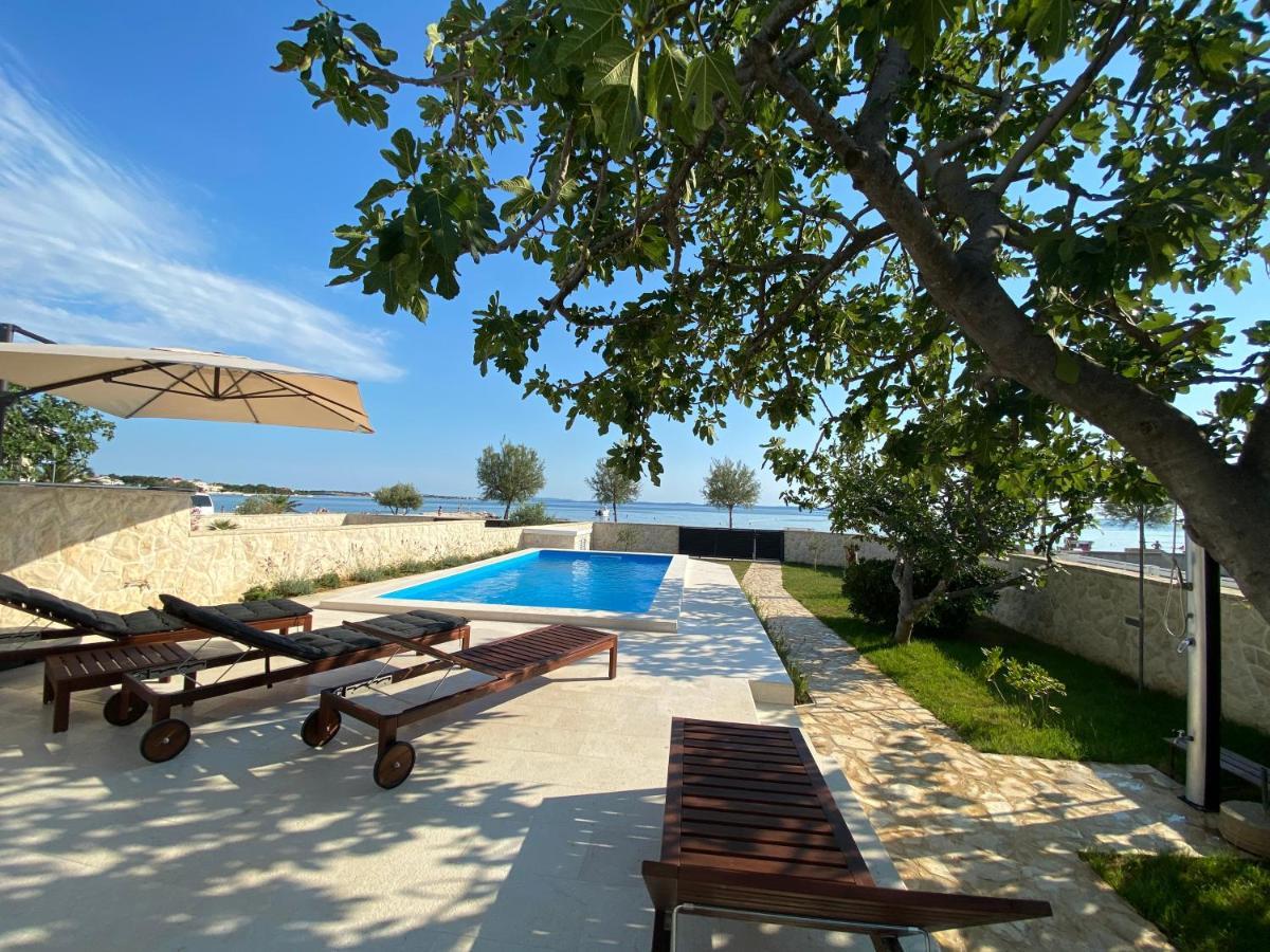 Holiday House Laura Vir Exterior foto