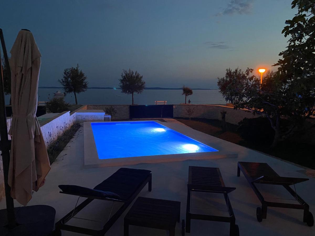 Holiday House Laura Vir Exterior foto